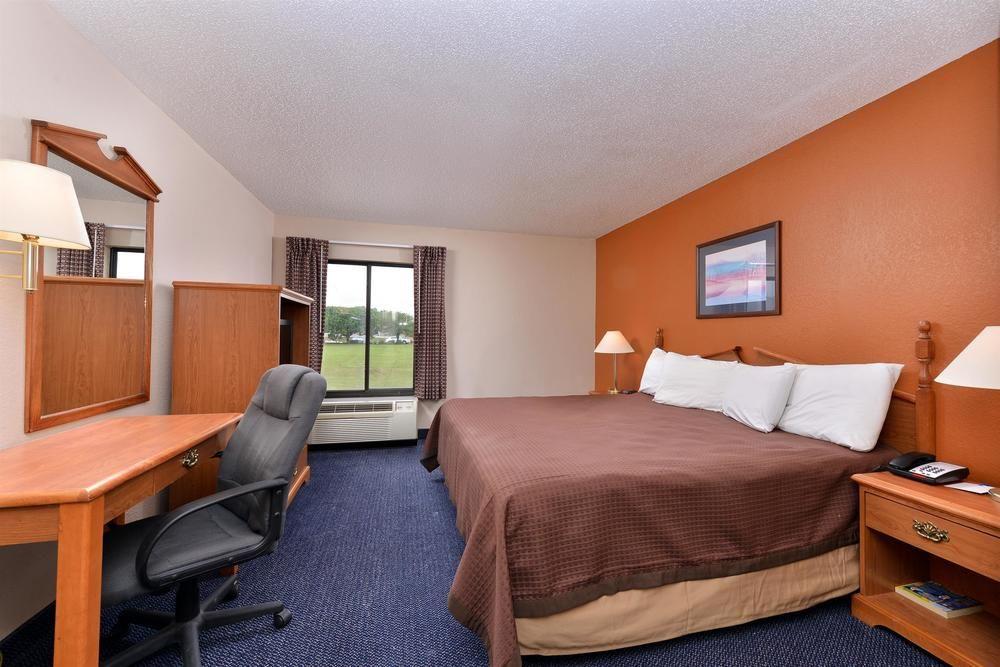 Red Roof Inn & Suites Austin East - Manor Εξωτερικό φωτογραφία