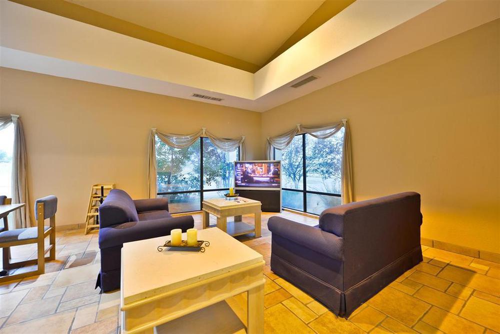 Red Roof Inn & Suites Austin East - Manor Δωμάτιο φωτογραφία